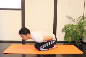 「お腹ほぐし」で生理の腹痛を緩和するストレッチ体操