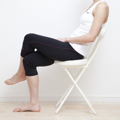 脚を組むは骨盤歪み、股関節、O脚の原因