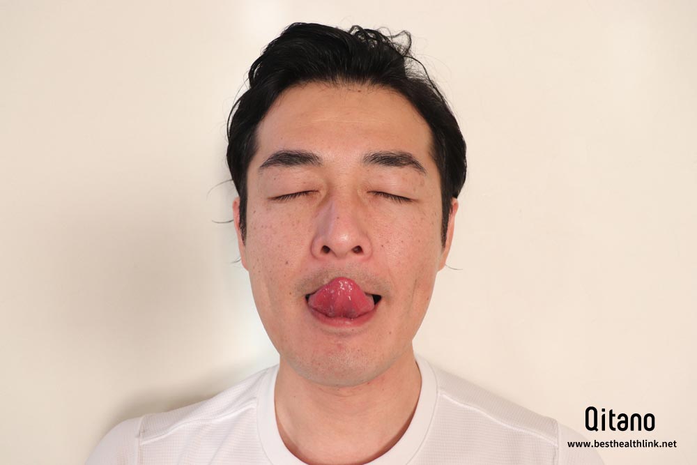 舌を持ち上げる「いびき体操」で口の中の筋肉を鍛えるトレーニング