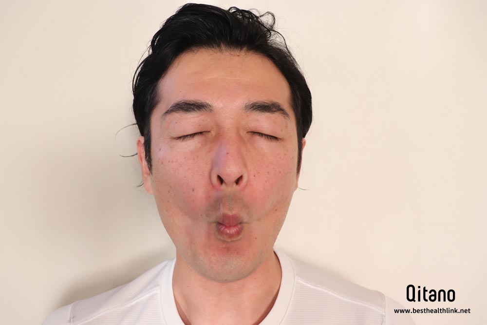 口をすぼめる「いびき体操」で口の中の筋肉を鍛えるトレーニング