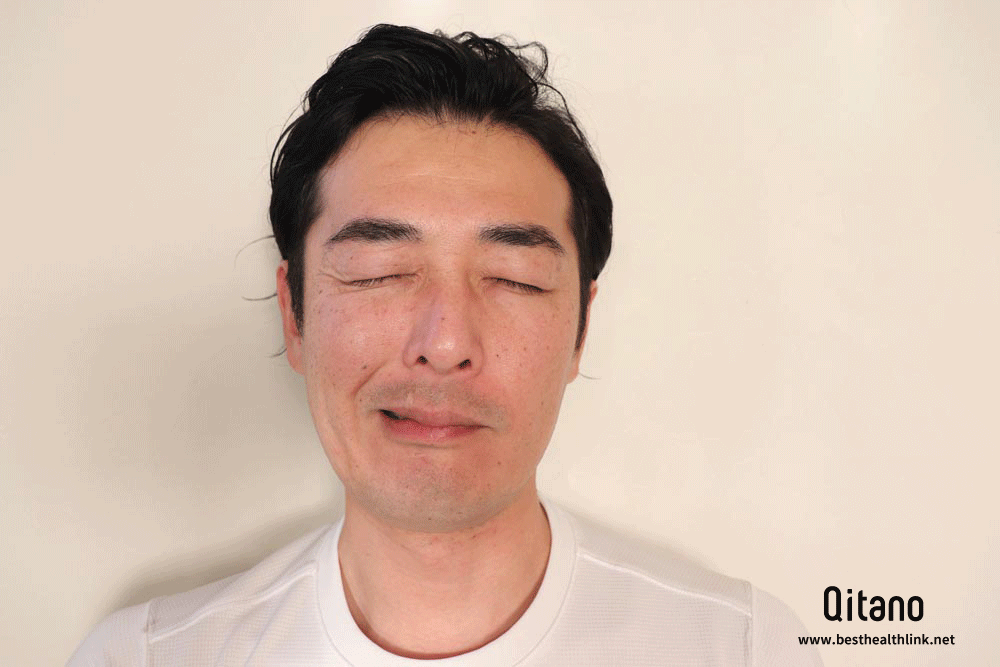 口をつり上げる「いびき体操」で口の中の筋肉を鍛えるトレーニング