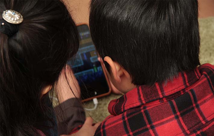 夜更かしで自律神経が乱れる子供