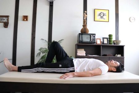 布団、ベッドからの立ち上がり方手順1