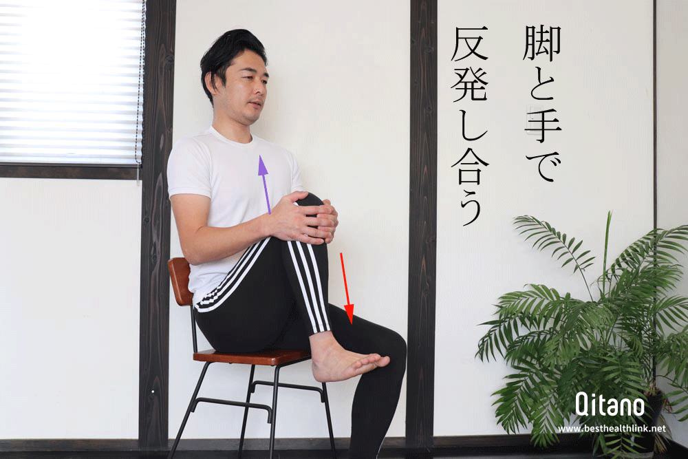 椅子に座りながら「腸腰筋PNF」股関節に効くストレッチ体操のやり方