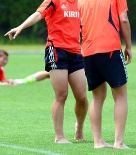 サッカー選手のガッチリ下半身の太もも
