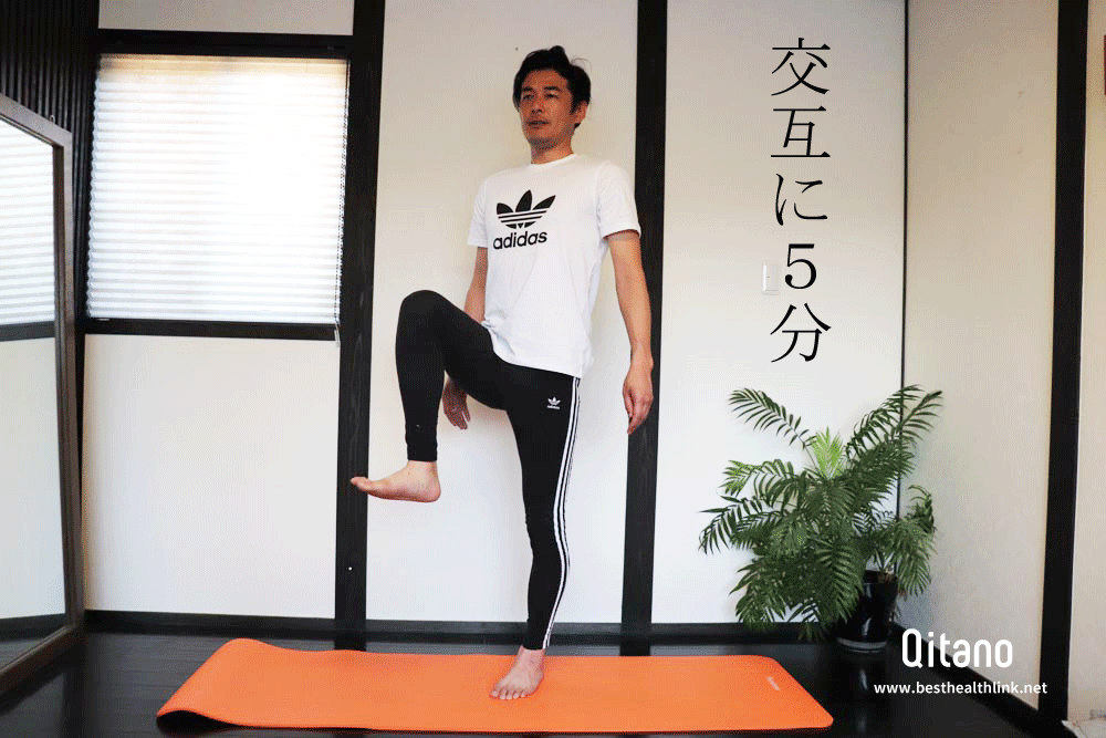 お腹のインナーマッスルから燃焼!骨盤もバランス矯正「もも上げポーズ」のやり方