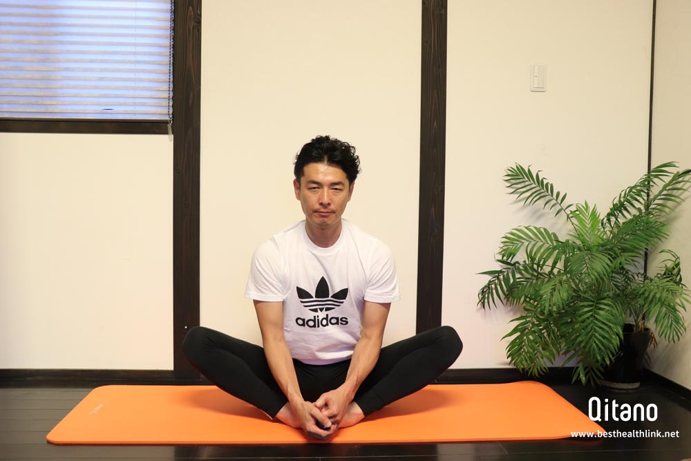 股関節を閉じる動きをする際に使用する「内転筋」が硬い場合